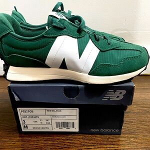 New Balance 327 kids size 3M sneakers green - new in box